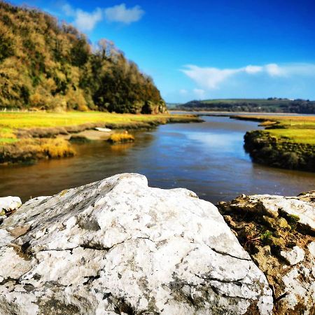 Rhif Un- Premium Cottage With Log Burner & Private Courtyard Laugharne Eksteriør billede